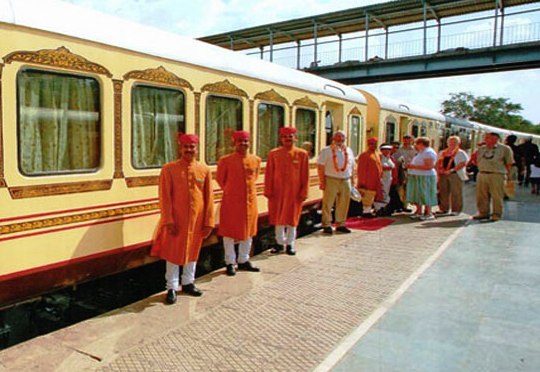 palace-on-wheels-train-tour